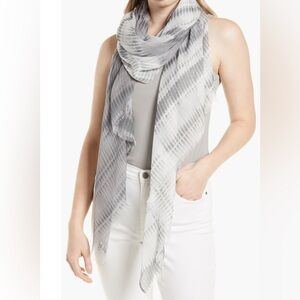 Nordstrom gray white airy motif scarf NWOT